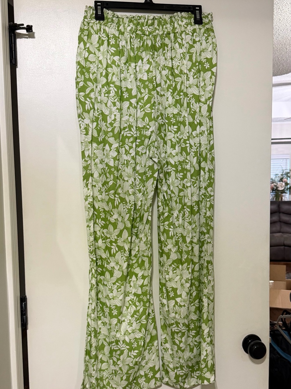 Ladies Green Floral Wide-Leg Pants
